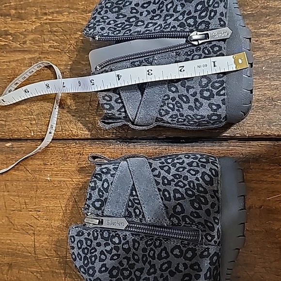 Skechers Leopard Print Leather Ankle Boots - Picture 10 of 12